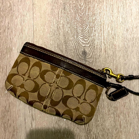 Coach monogram wristlet - Picture 5 of 5